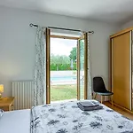 Iris 3* Ladrovici