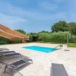 Iris 3* Ladrovici