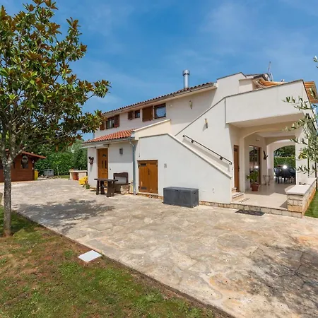 Maison d'hôtes Iris Ladrovici