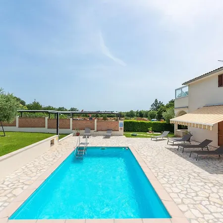 Iris Guest house Ladrovici