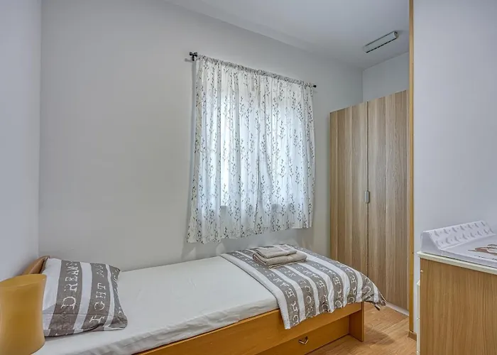 Gostinjska kuća Iris 3*