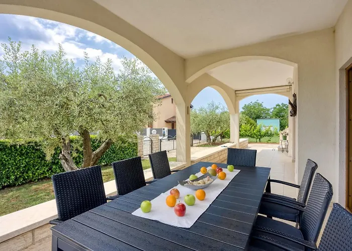 Iris Gostinjska kuća Ladrovici